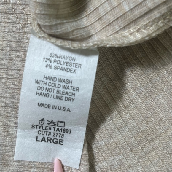 Bombom Ribbed Sleeveless V-Neck Top Cream Size Large Made in USA - Picture 6 of 9